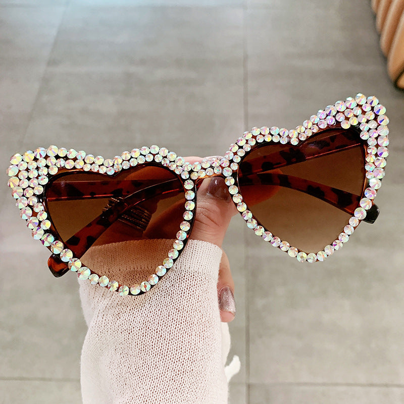 Heart‑eye sunglasses